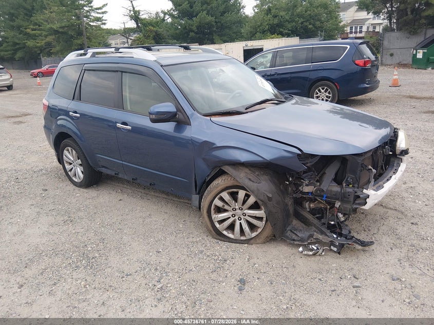 2013 SUBARU FORESTER auction photo 1