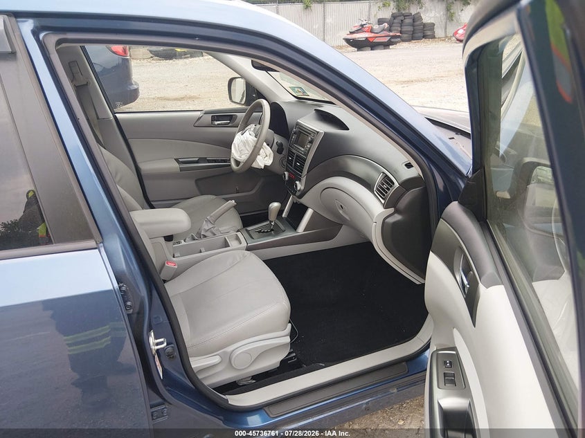 2013 SUBARU FORESTER auction photo 5