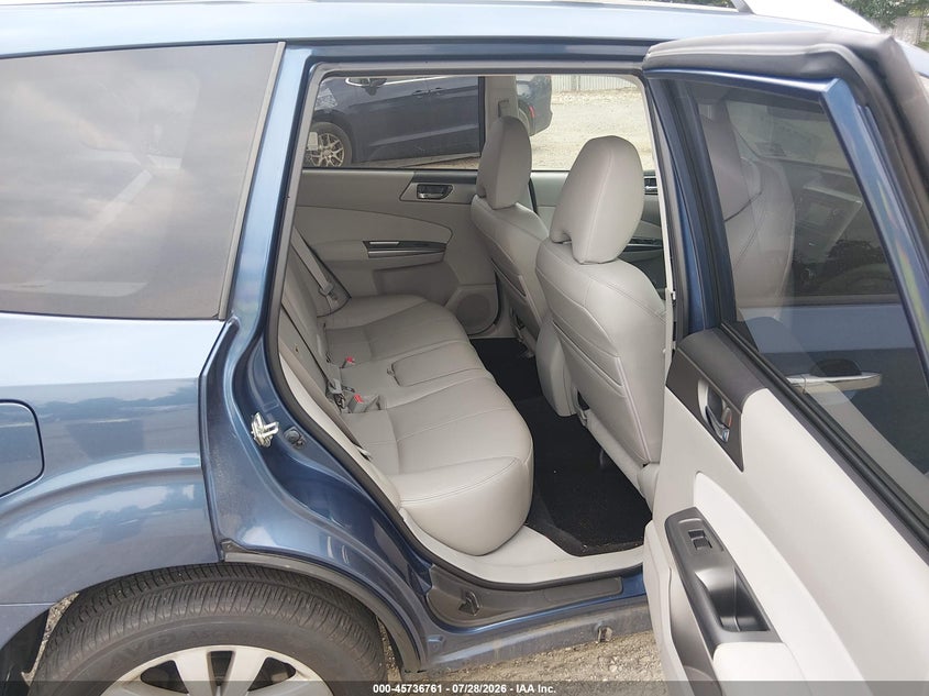 2013 SUBARU FORESTER auction photo 8
