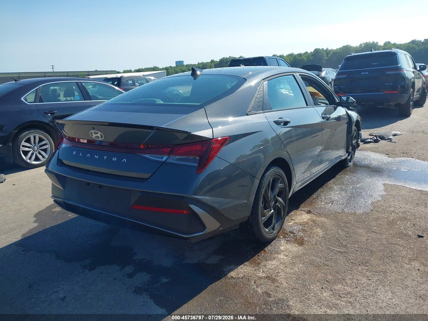 2026 HYUNDAI ELANTRA auction photo 4