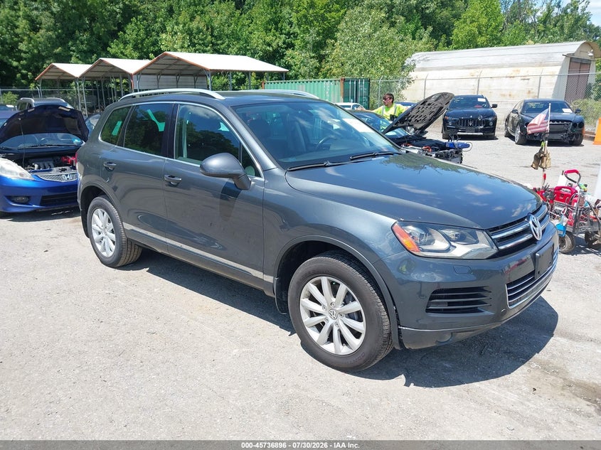 2012 VOLKSWAGEN TOUAREG auction photo 1