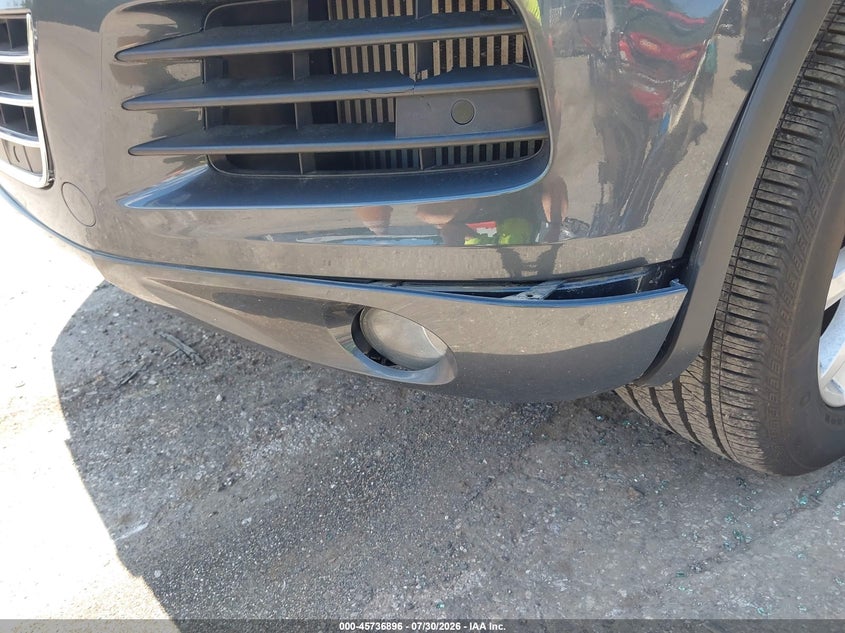 2012 VOLKSWAGEN TOUAREG auction photo 6