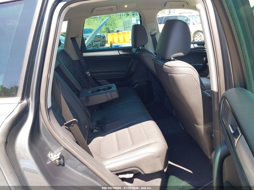 2012 VOLKSWAGEN TOUAREG auction photo 8