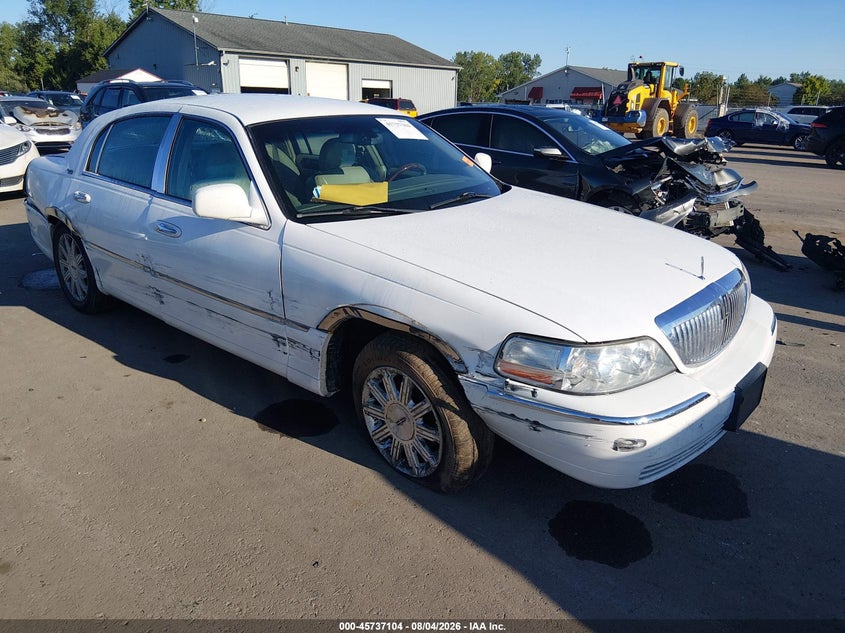 2010 LINCOLN TOWN CAR auction photo 1
