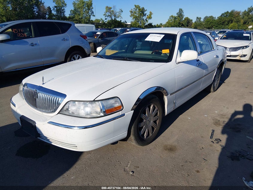 2010 LINCOLN TOWN CAR auction photo 2