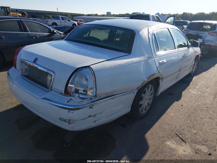 2010 LINCOLN TOWN CAR auction photo 4