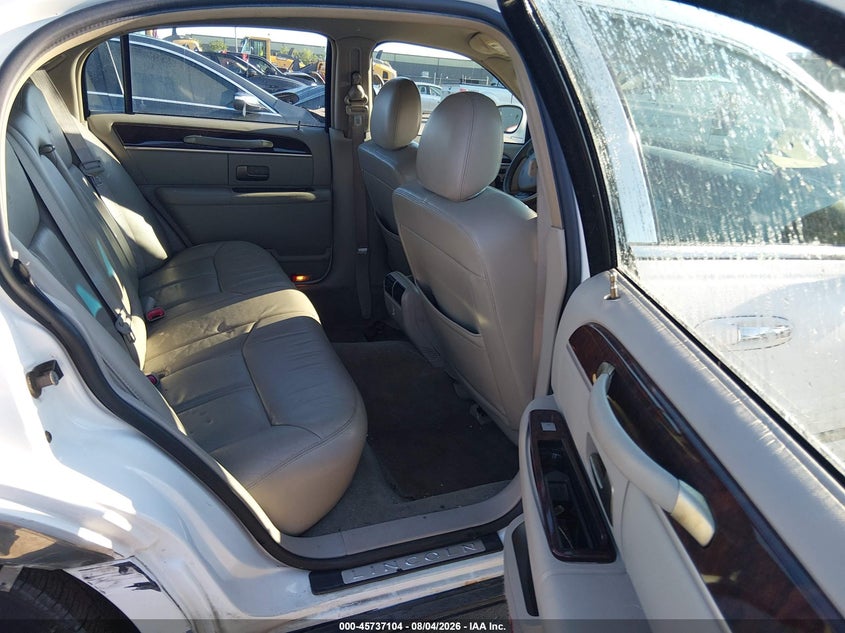 2010 LINCOLN TOWN CAR auction photo 8