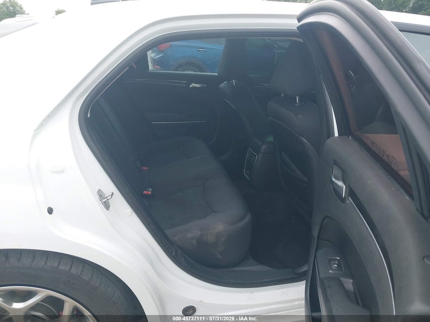 2018 CHRYSLER 300 auction photo 8