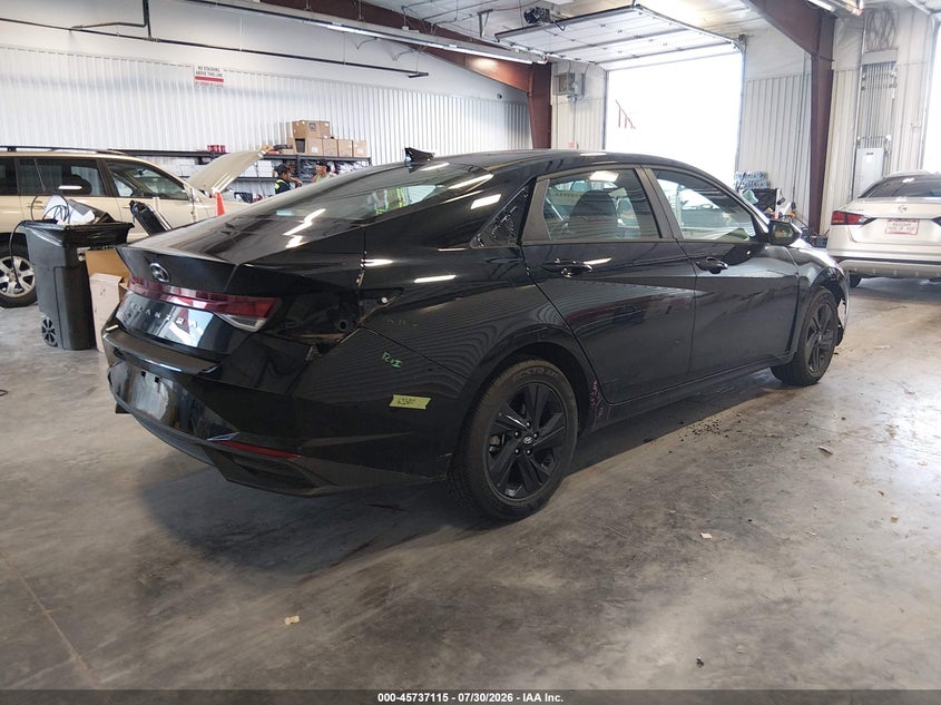 2023 HYUNDAI ELANTRA auction photo 4