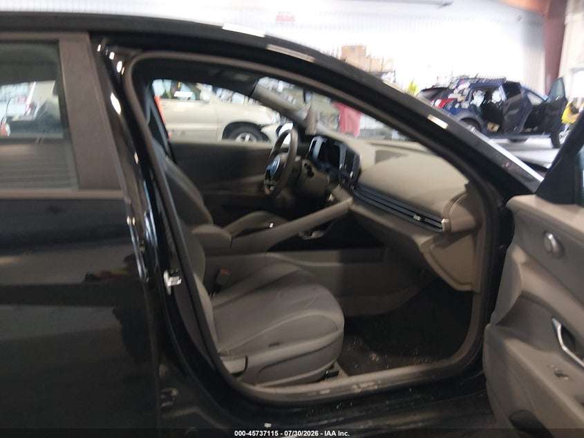 2023 HYUNDAI ELANTRA auction photo 5