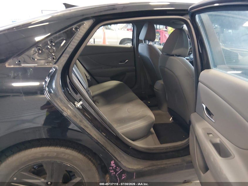 2023 HYUNDAI ELANTRA auction photo 8