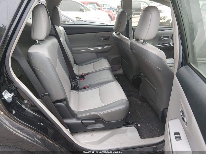 2016 TOYOTA PRIUS V auction photo 8