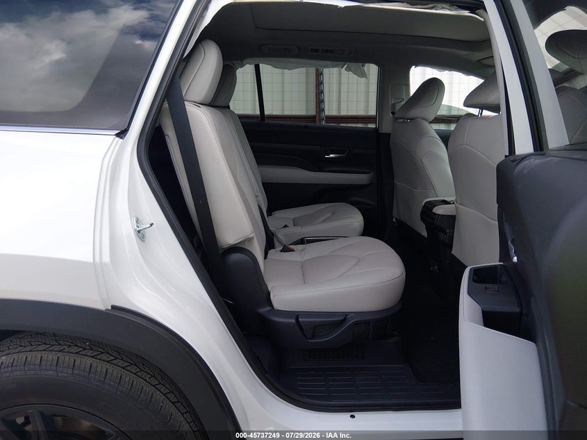 2025 TOYOTA GRAND HIGHLANDER auction photo 8