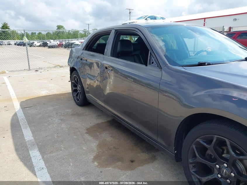2018 CHRYSLER 300 auction photo 6