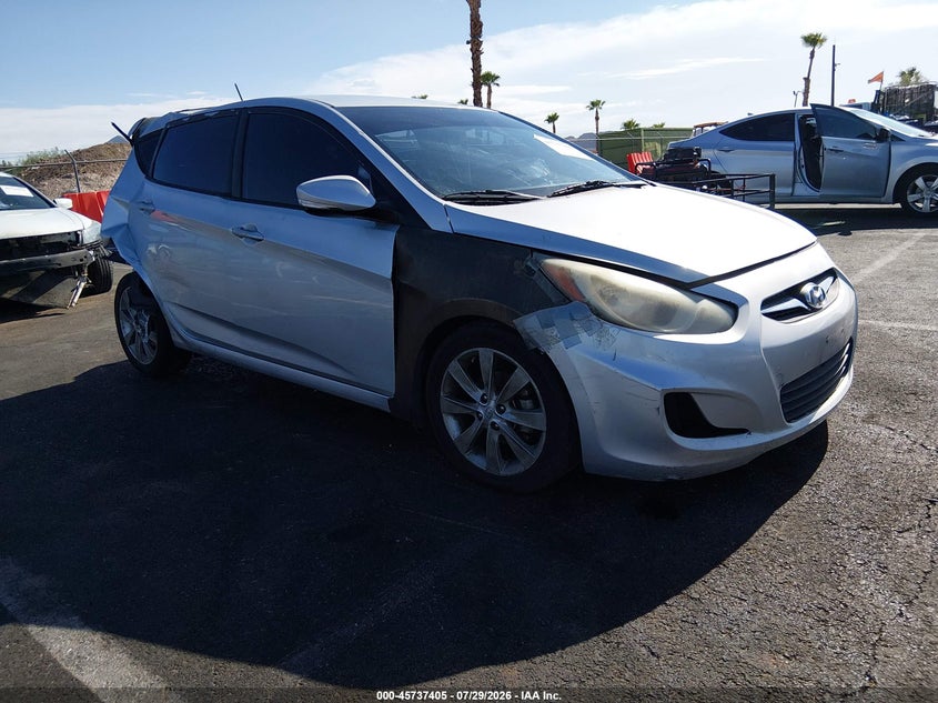 Vin: kmhcu5ae8du111558, lot: 46236109, hyundai accent se 2013 img_1