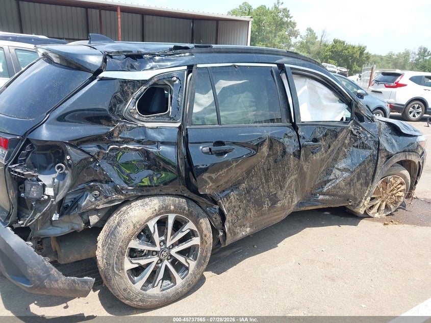 2023 TOYOTA COROLLA CROSS auction photo 6