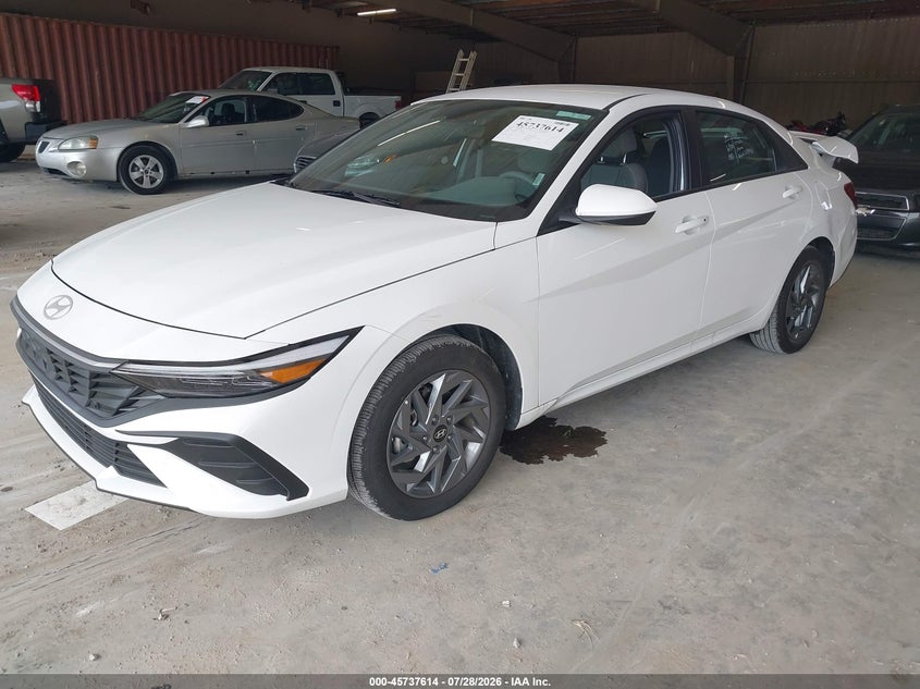 2026 HYUNDAI ELANTRA HYBRID auction photo 2