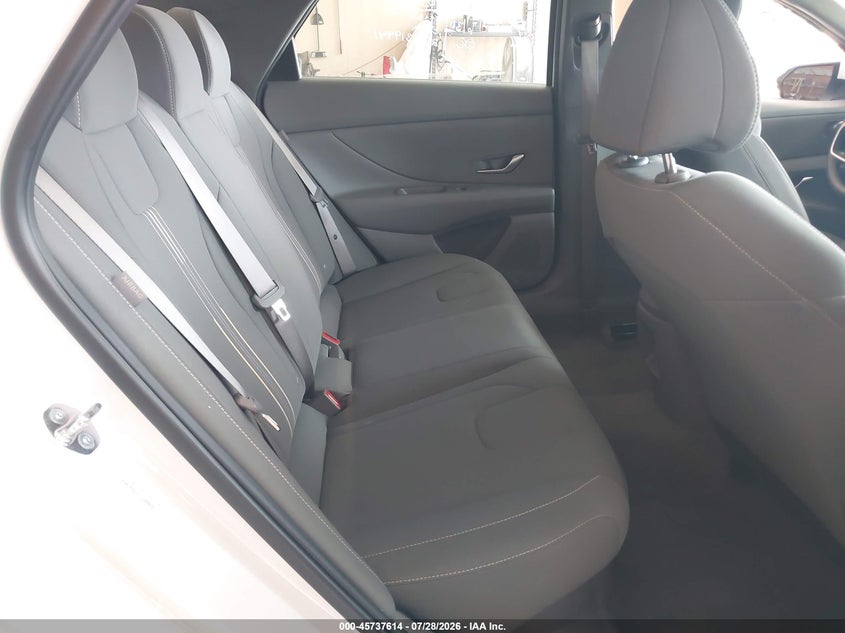 2026 HYUNDAI ELANTRA HYBRID auction photo 8