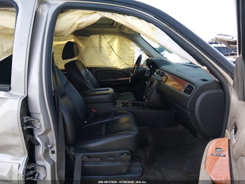 2008 GMC YUKON auction photo 5
