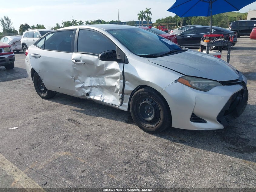 Vin: 5yfburhe7jp761214, lot: 46236400, toyota corolla le 2018 img_1