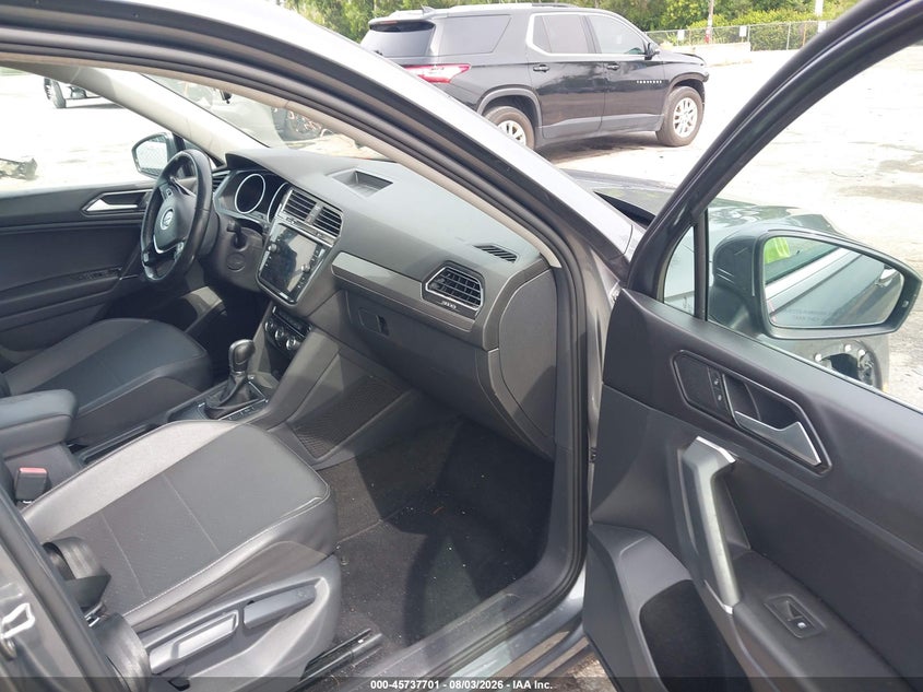 VOLKSWAGEN TIGUAN 2018 VIN 3VV3B7AX2JM129952