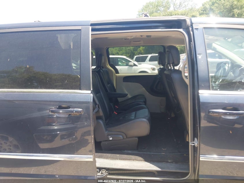 2014 CHRYSLER TOWN & COUNTRY auction photo 8