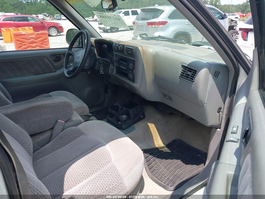 1996 GMC JIMMY auction photo 5