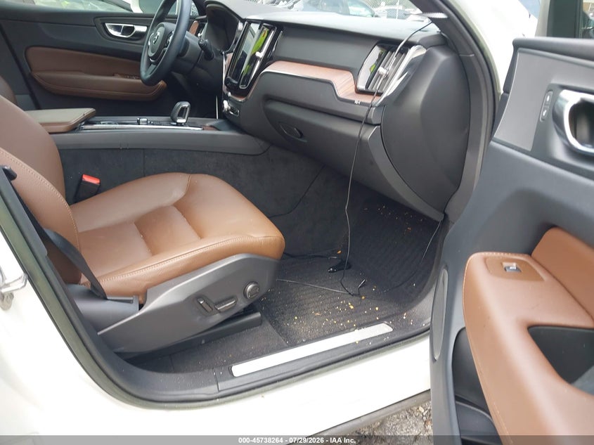 2023 VOLVO XC60 auction photo 5