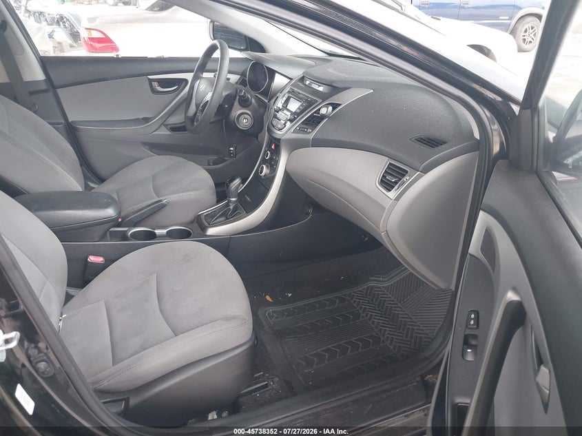 2016 HYUNDAI ELANTRA auction photo 5