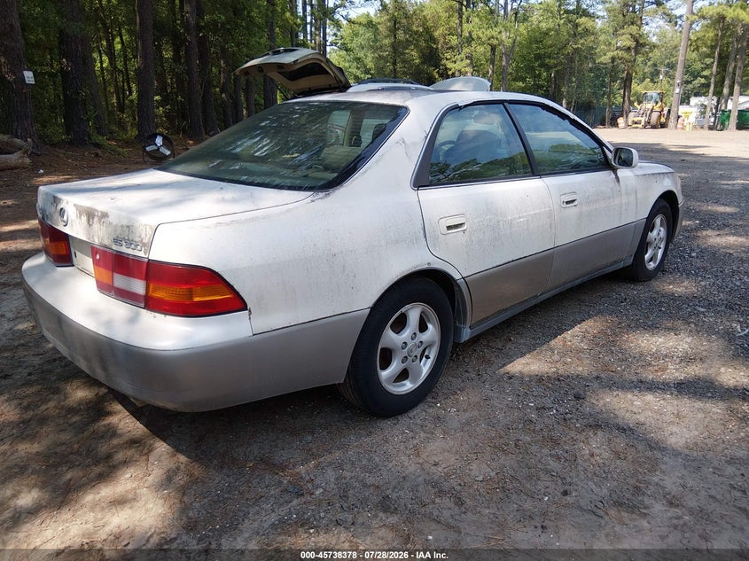 1997 LEXUS ES 300 auction photo 4
