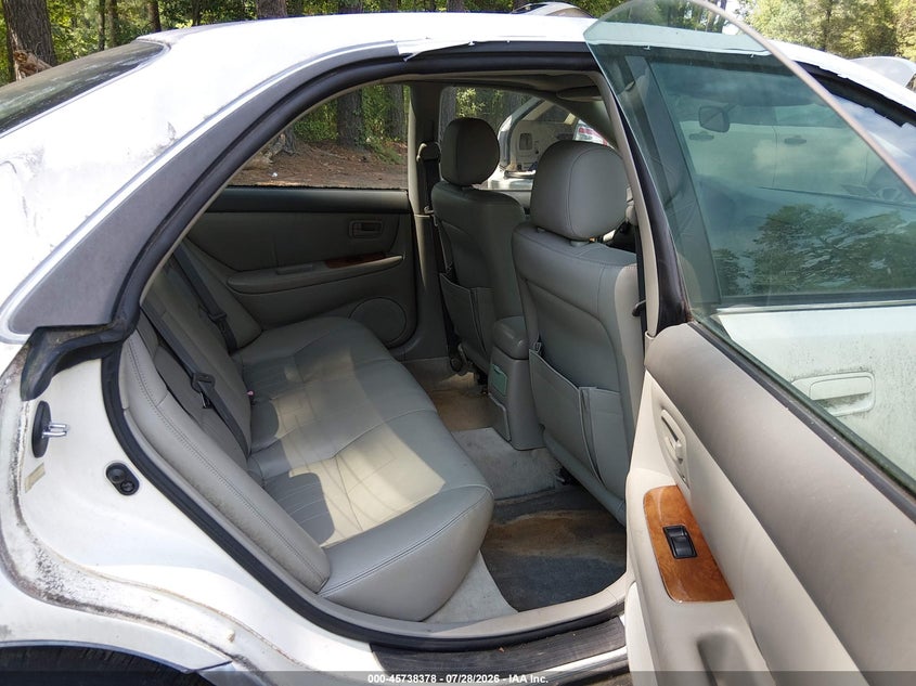 1997 LEXUS ES 300 auction photo 8