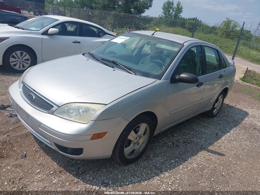 2005 FORD FOCUS auction photo 2