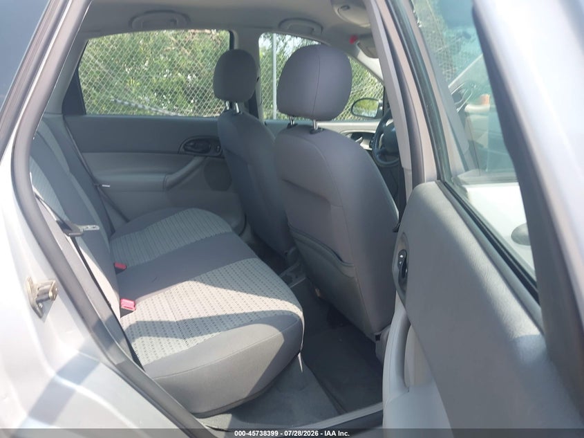 2005 FORD FOCUS auction photo 8
