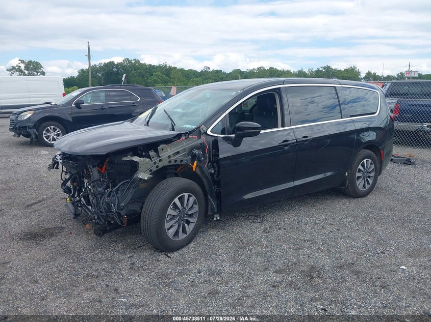 2023 CHRYSLER PACIFICA HYBRID auction photo 2