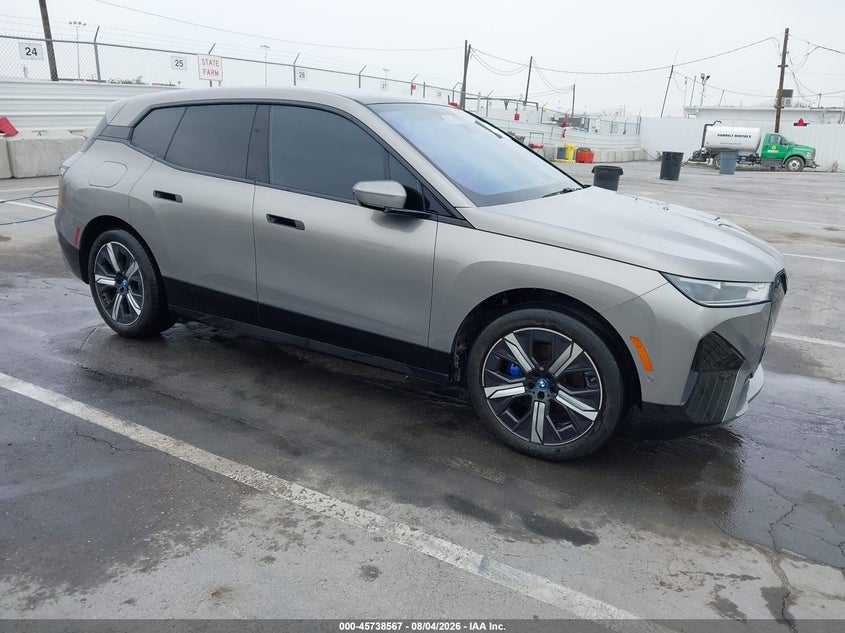 Vin: wb523cf00rcn59368, lot: 46237271, bmw ix xdrive50 2024 img_1