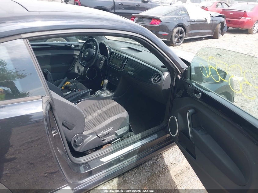 2012 VOLKSWAGEN BEETLE auction photo 5