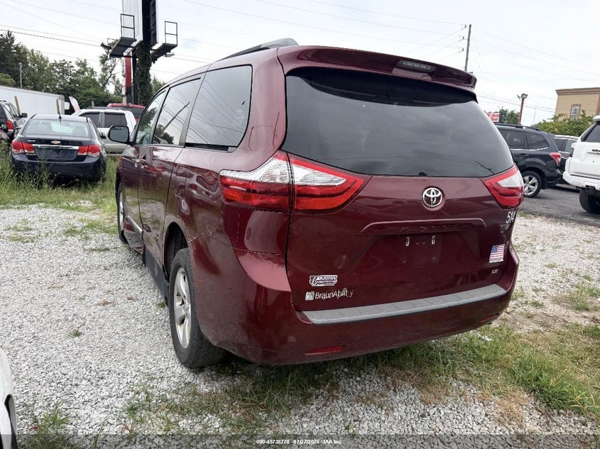 2017 TOYOTA SIENNA auction photo 3