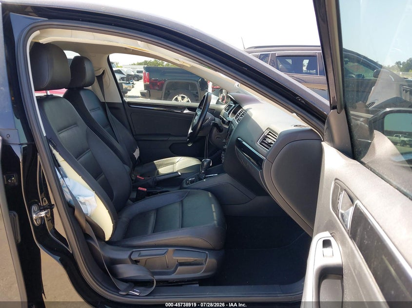2017 VOLKSWAGEN JETTA auction photo 5