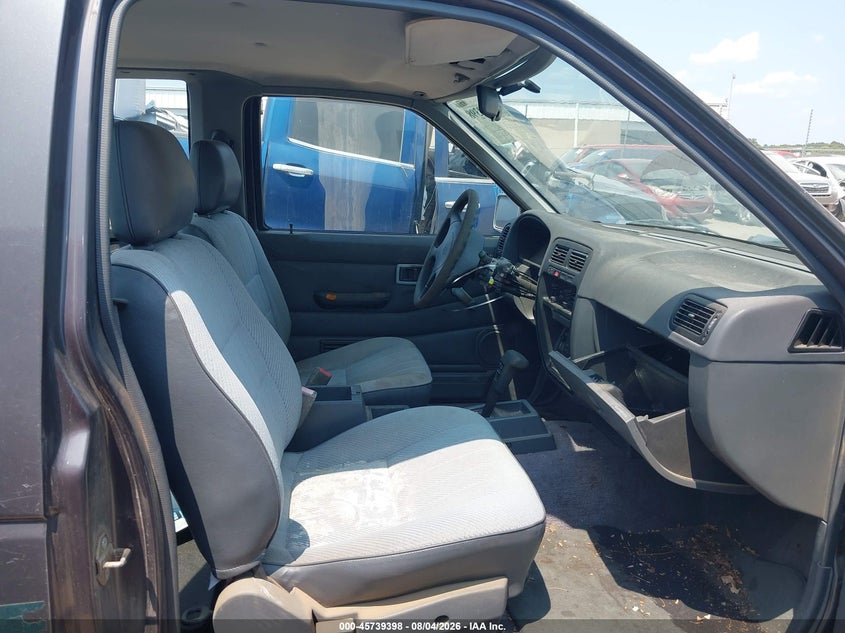 1995 NISSAN TRUCK auction photo 5