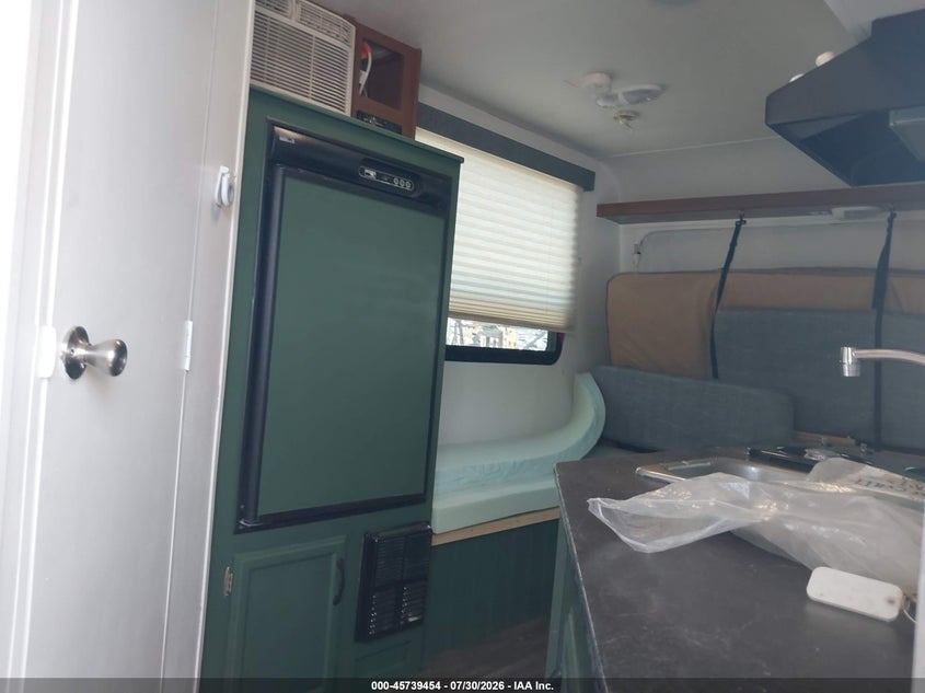 2014 STARCRAFT LAUNCH TRAVEL TRAILER auction photo 5