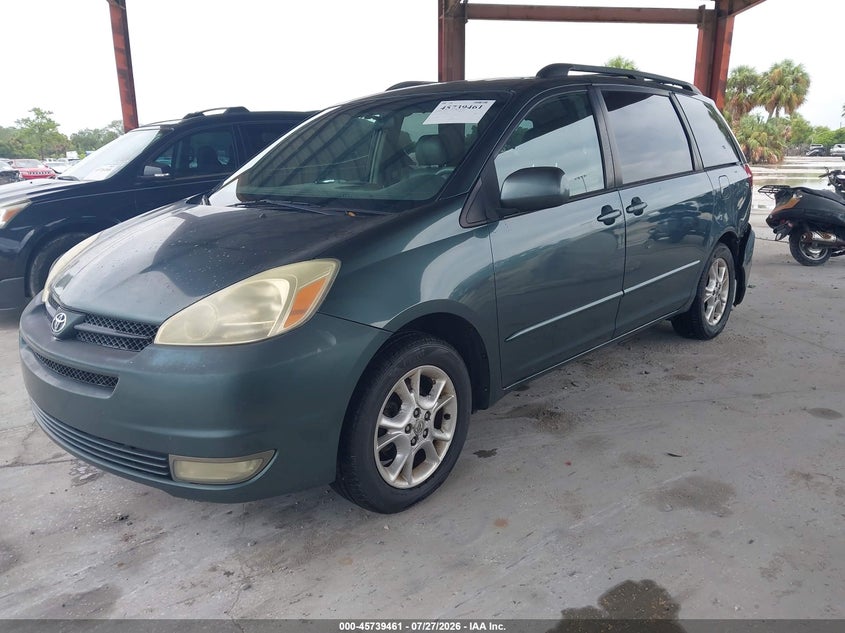 2004 TOYOTA SIENNA auction photo 2