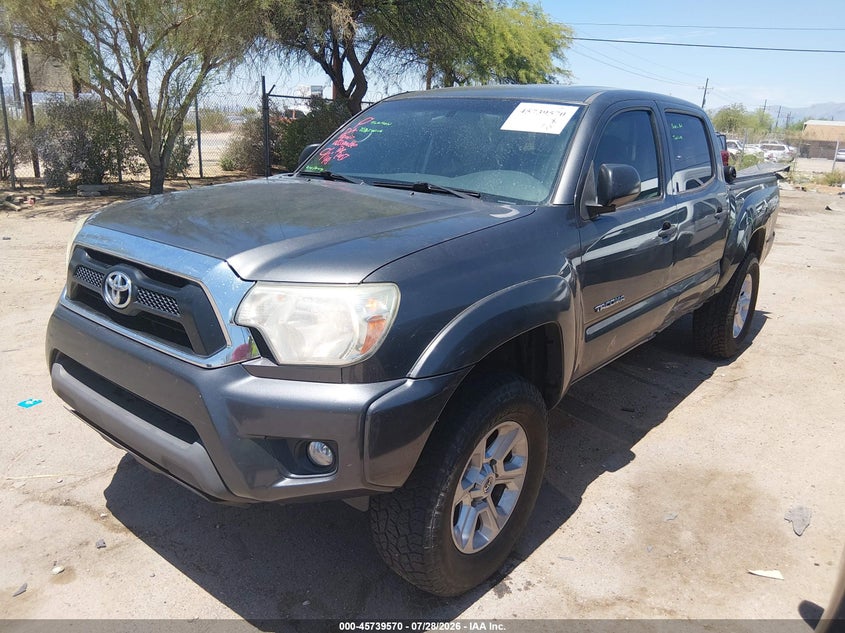 2015 TOYOTA TACOMA auction photo 2