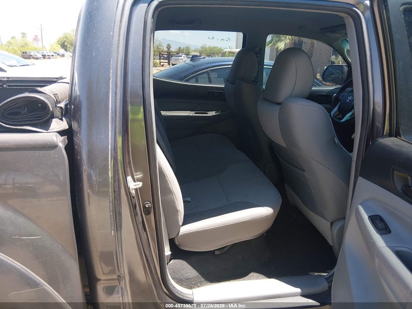 2015 TOYOTA TACOMA auction photo 8