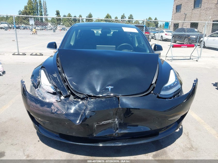 TESLA MODEL 3 - zdjęcie 12