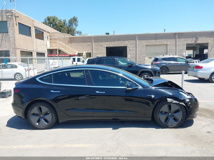 TESLA MODEL 3 - zdjęcie 13