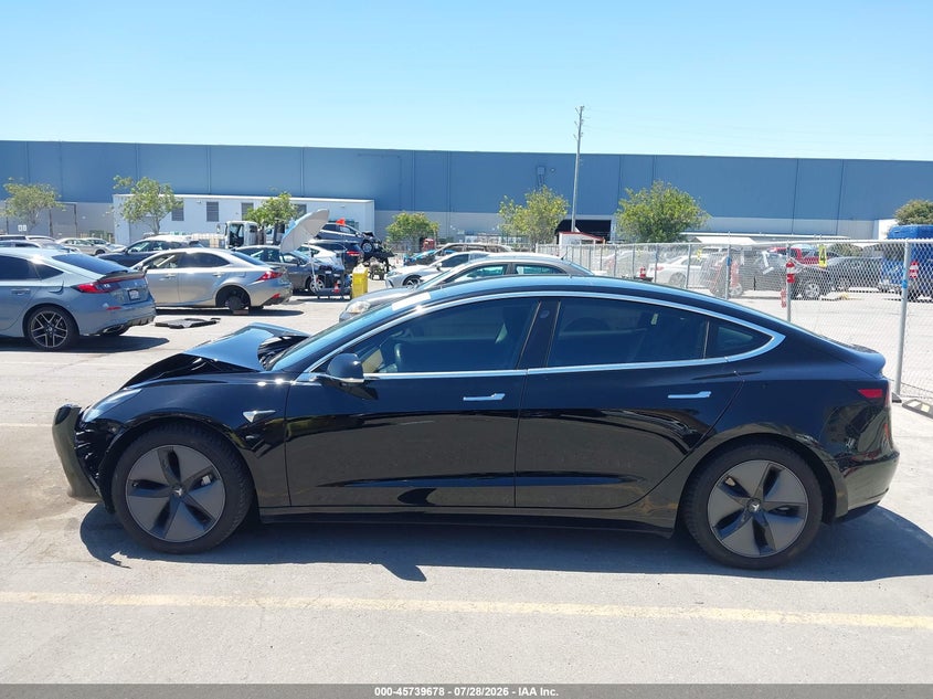 TESLA MODEL 3 - zdjęcie 14