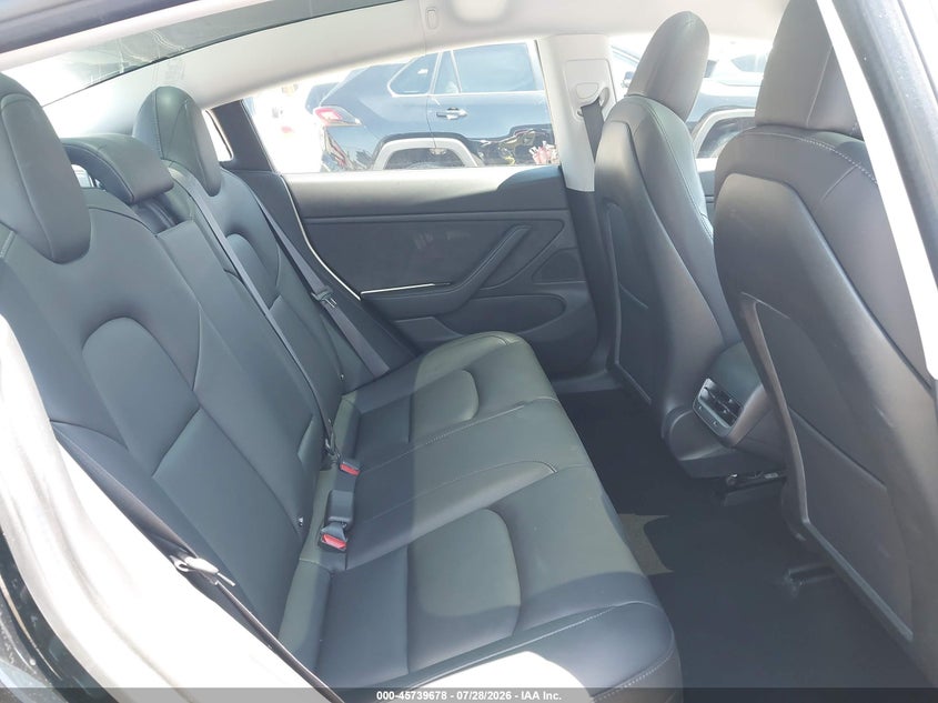 TESLA MODEL 3 - zdjęcie 8