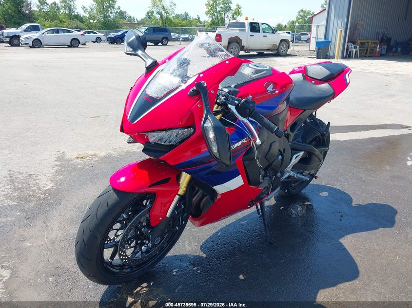 2023 HONDA CBR1000 auction photo 2