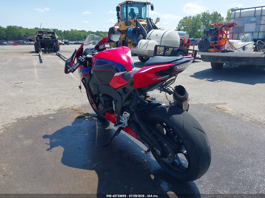 2023 HONDA CBR1000 auction photo 3