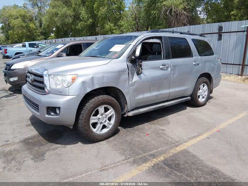 2015 TOYOTA SEQUOIA auction photo 2